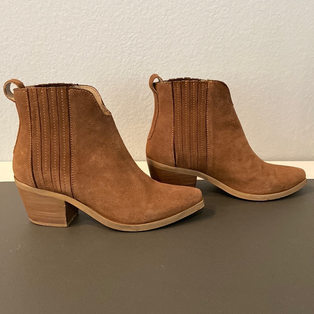Steve Madden brown western booties